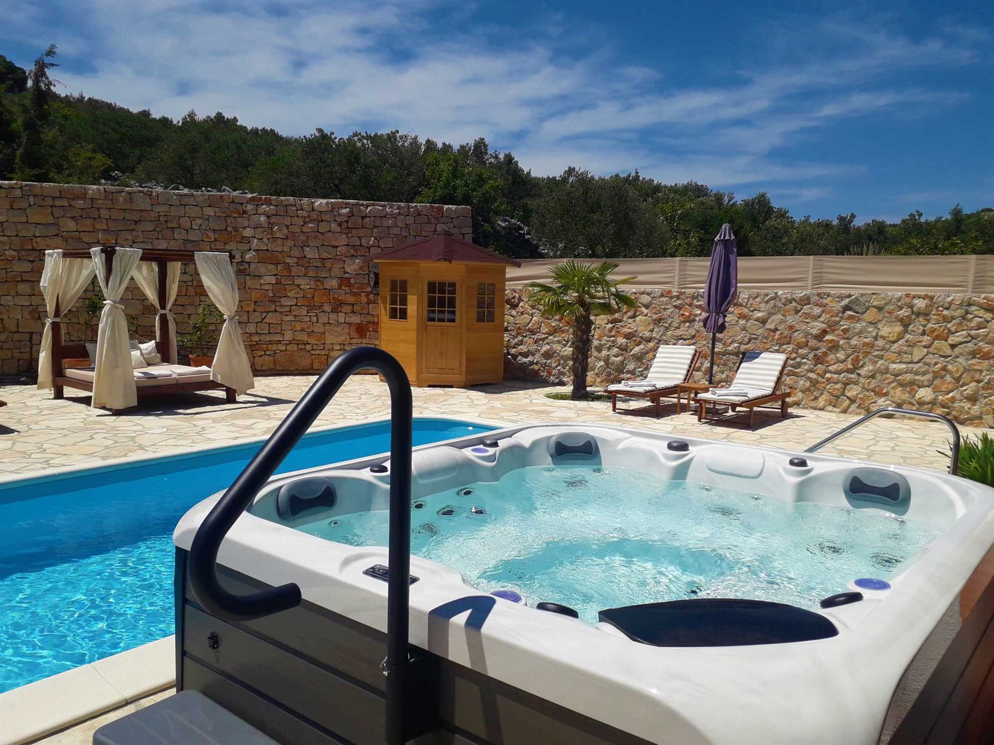 Villa Anfiteatro Adriatico with Pool