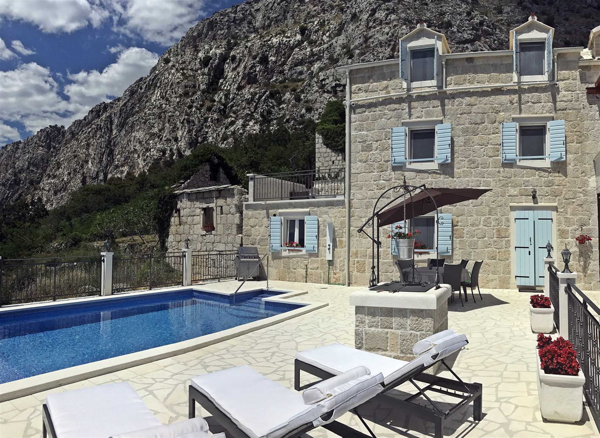 Villa Salut la Mer with Infinity Pool