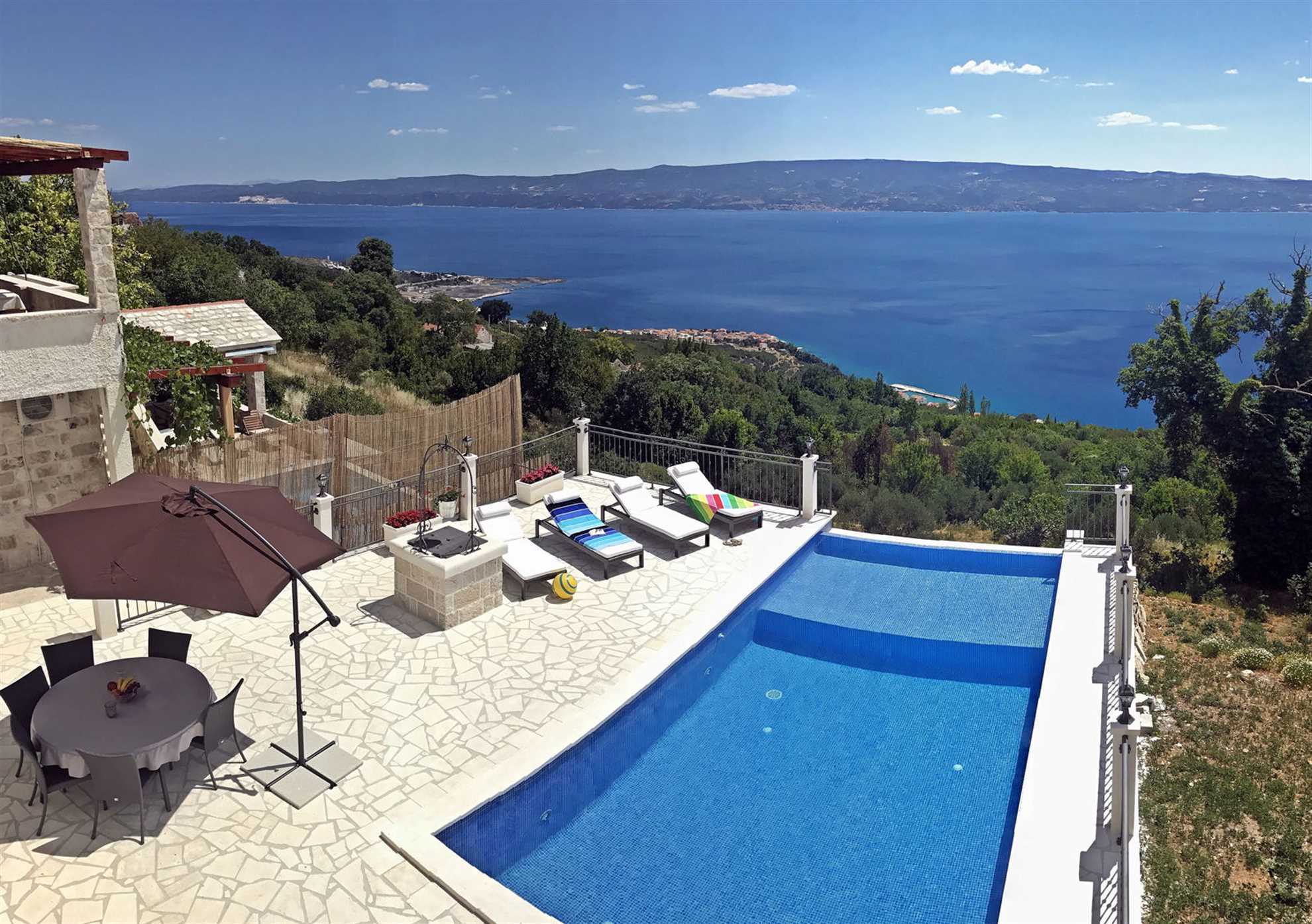 Villa Salut la Mer with Infinity Pool