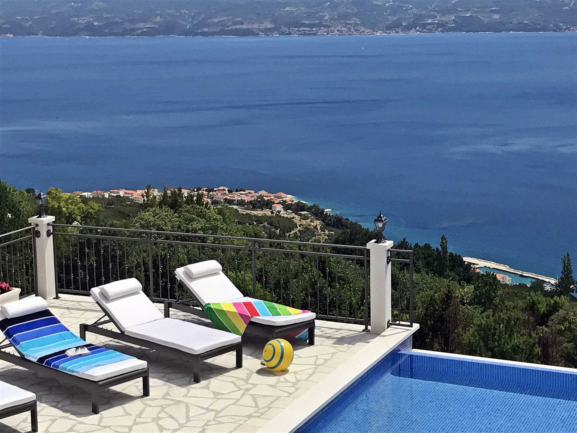 Villa Salut la Mer with Infinity Pool