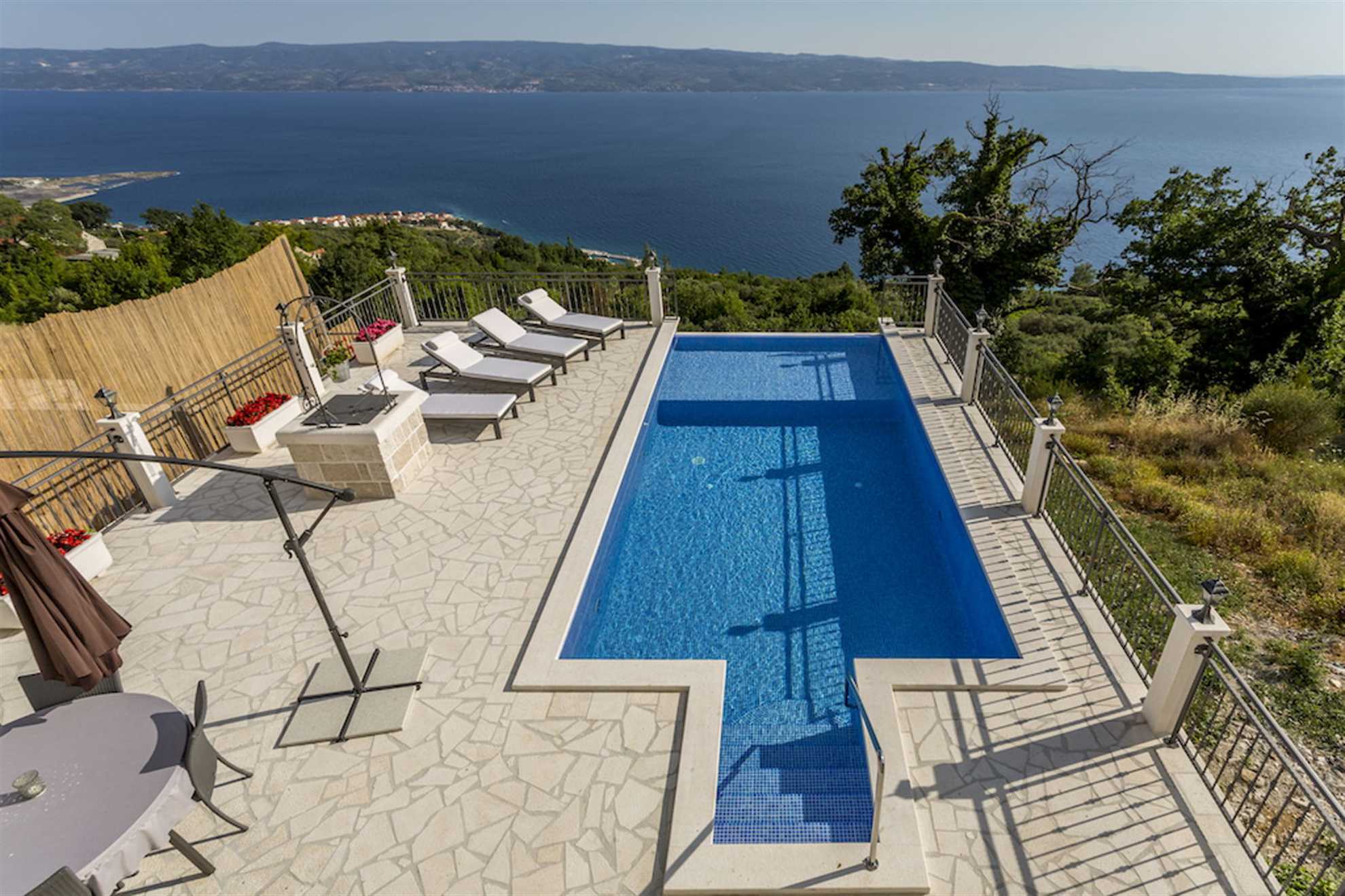 Villa Salut la Mer with Infinity Pool