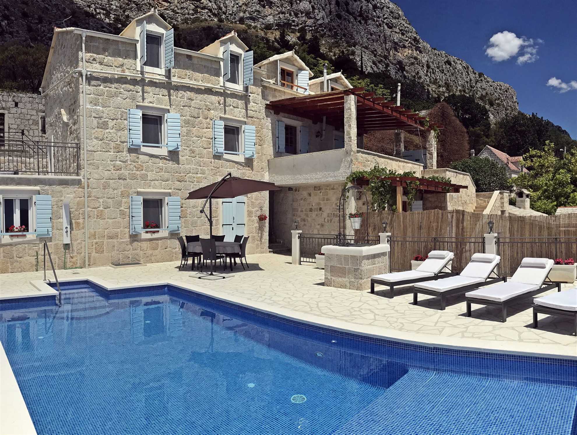 Villa Salut la Mer with Infinity Pool