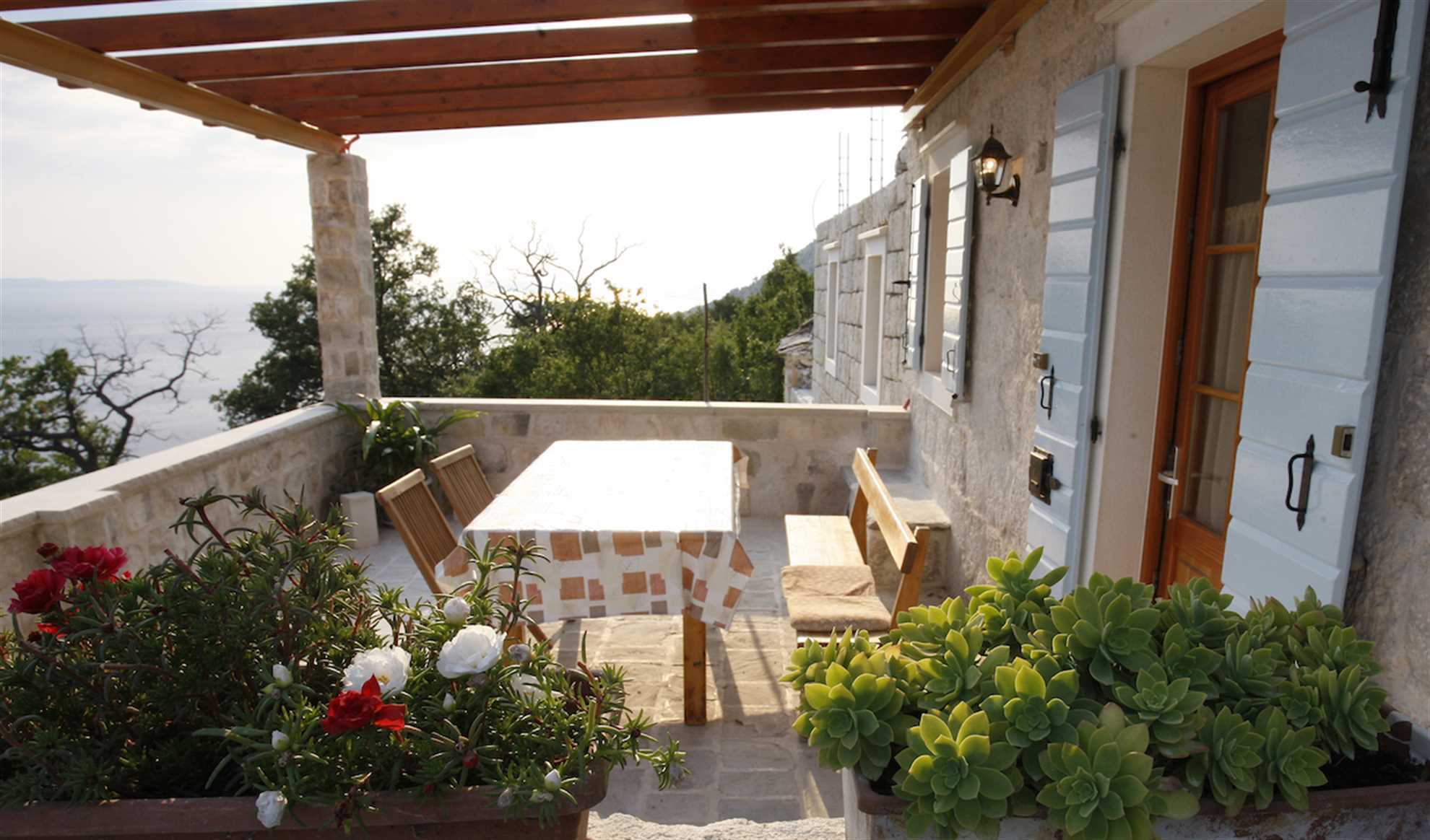 Country House Rose Alley with Swimming Pool