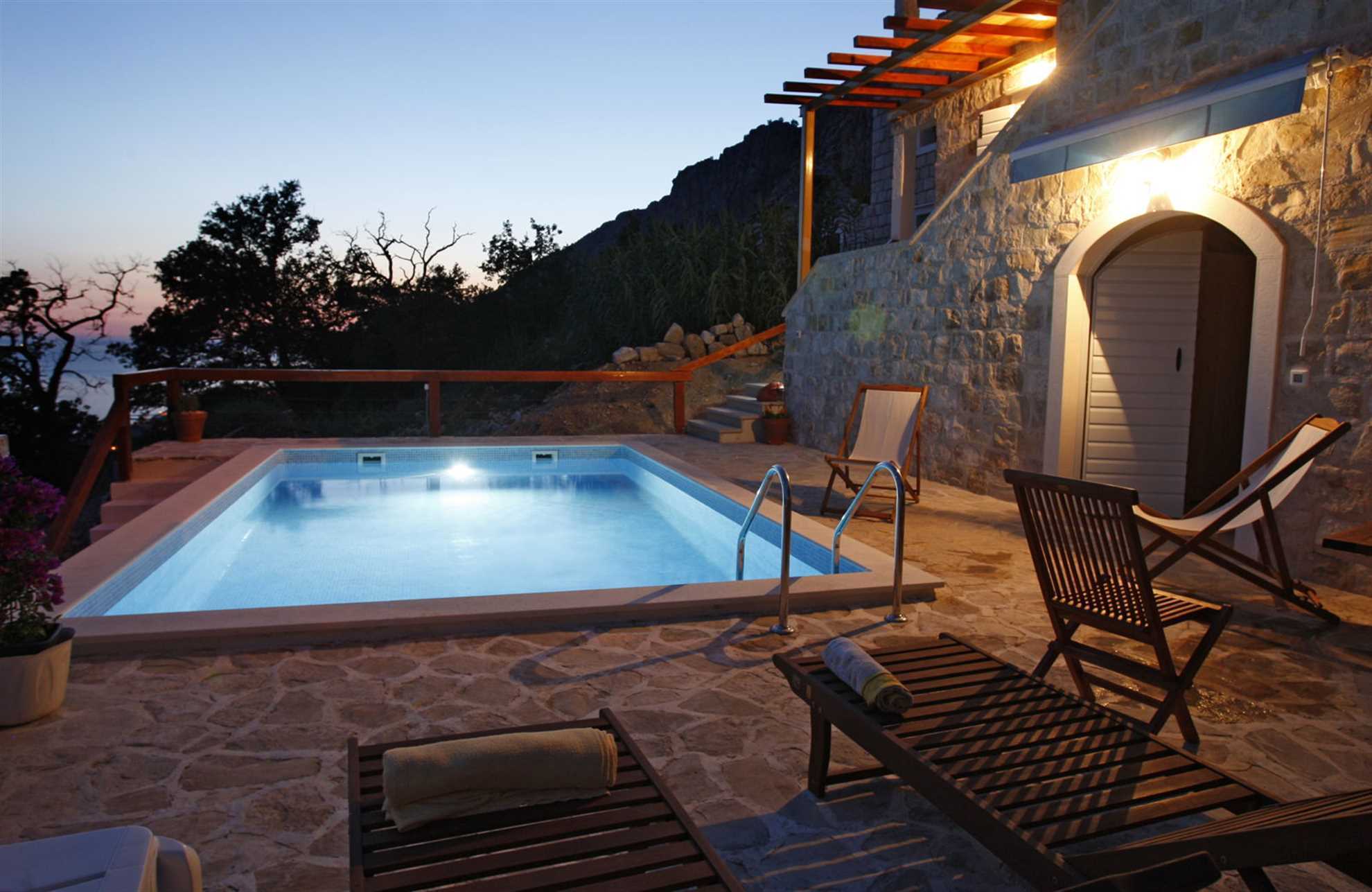 Country House Rose Alley with Swimming Pool