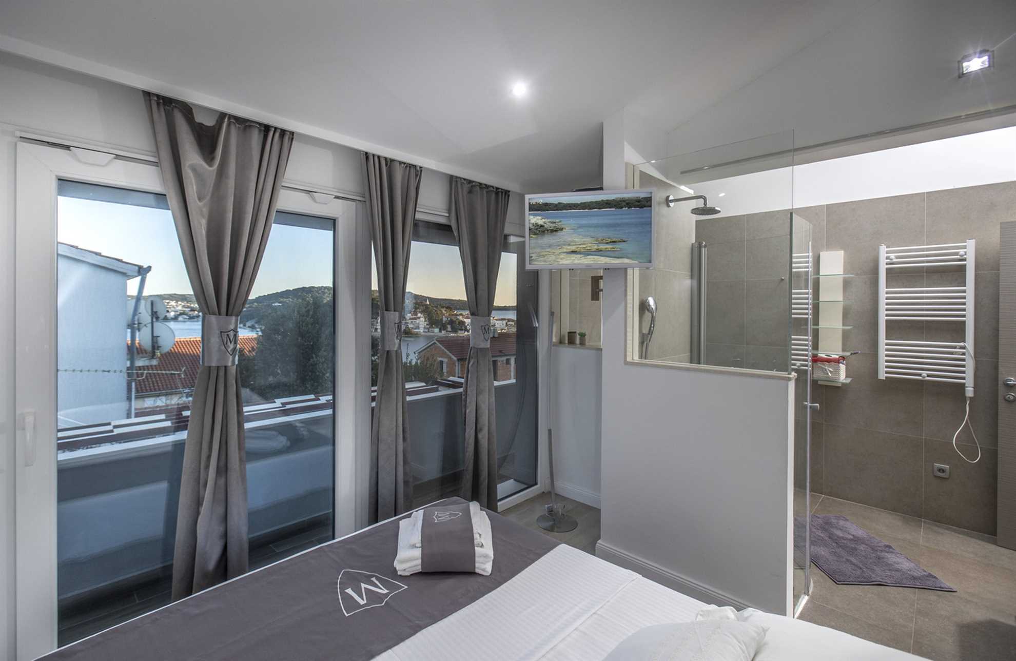 Luxury Villa Rising Sun with Pool