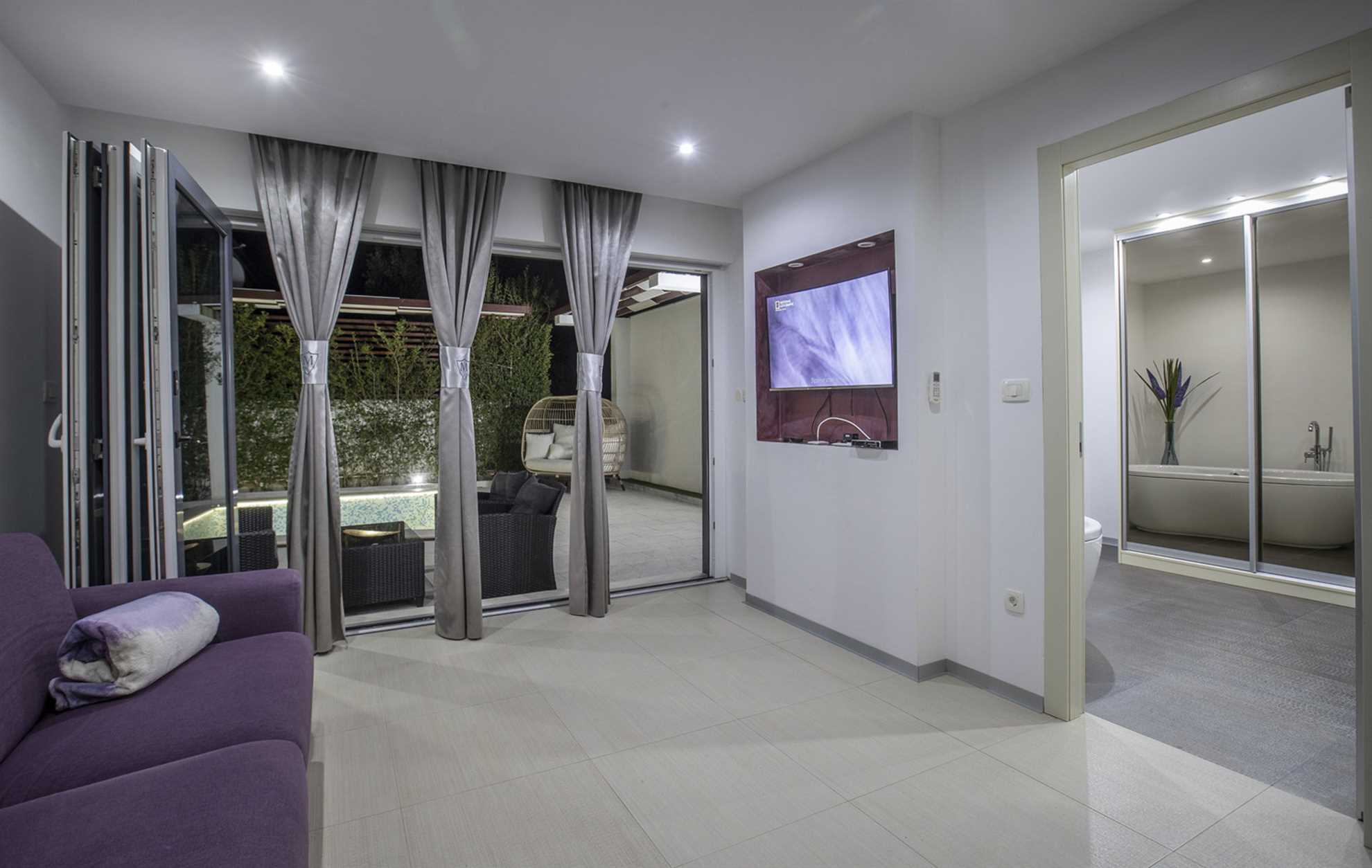 Luxury Villa Rising Sun with Pool