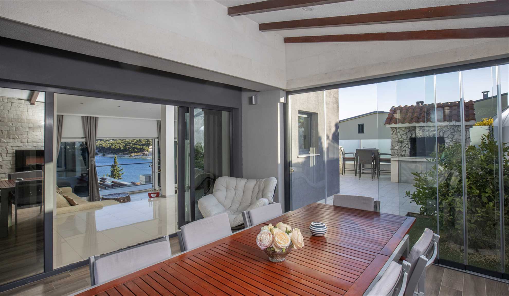 Luxury Villa Rising Sun with Pool