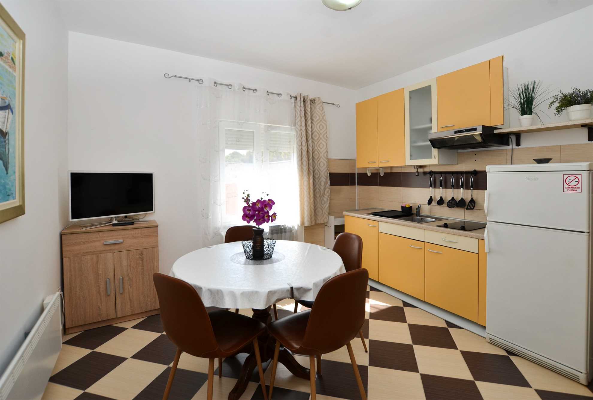 Joy Apartment 6 with parking