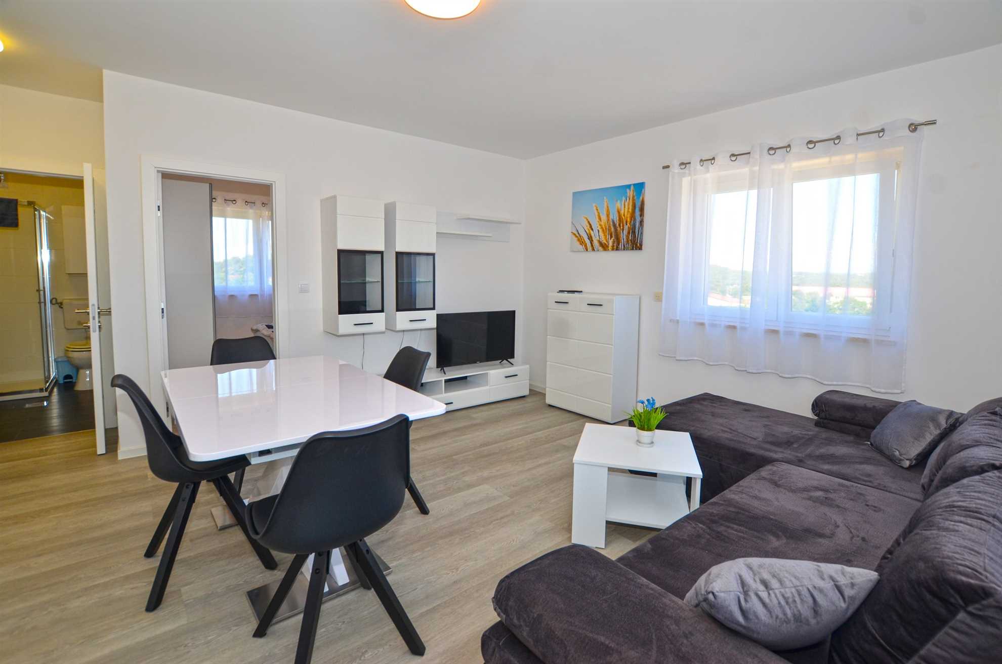 Adria Apartment 4 with Pool