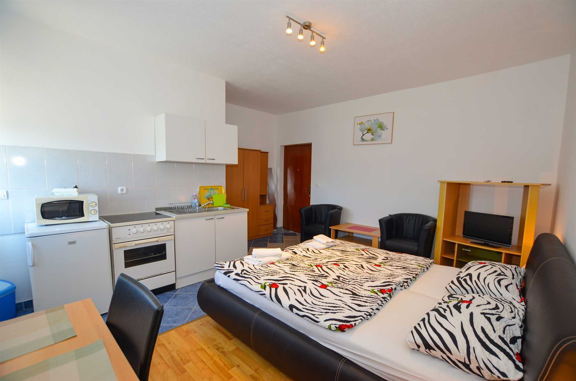 Adria Apartment 8 With Pool