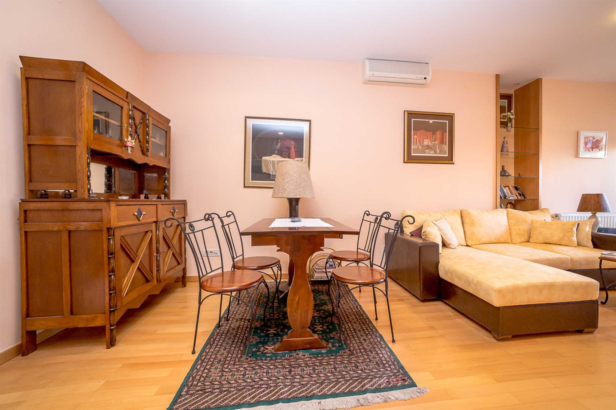 *Top Position* Art-Deco City Centre (2+2 people)