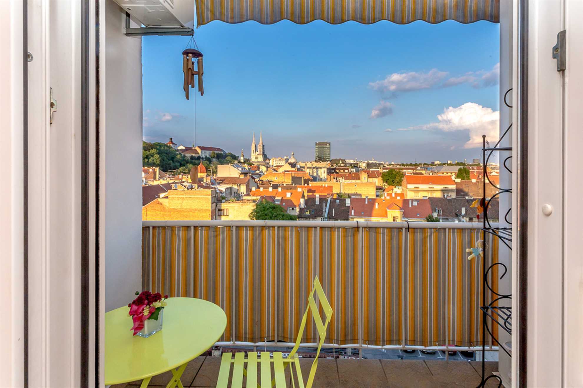 *Top Position* Art-Deco City Centre (2+2 people)