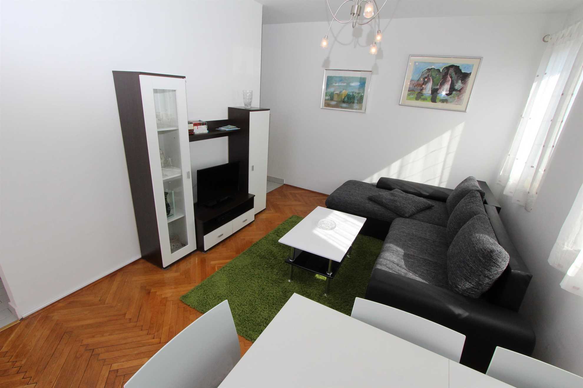 NIVES One-Bedroom Apartment with Balcony