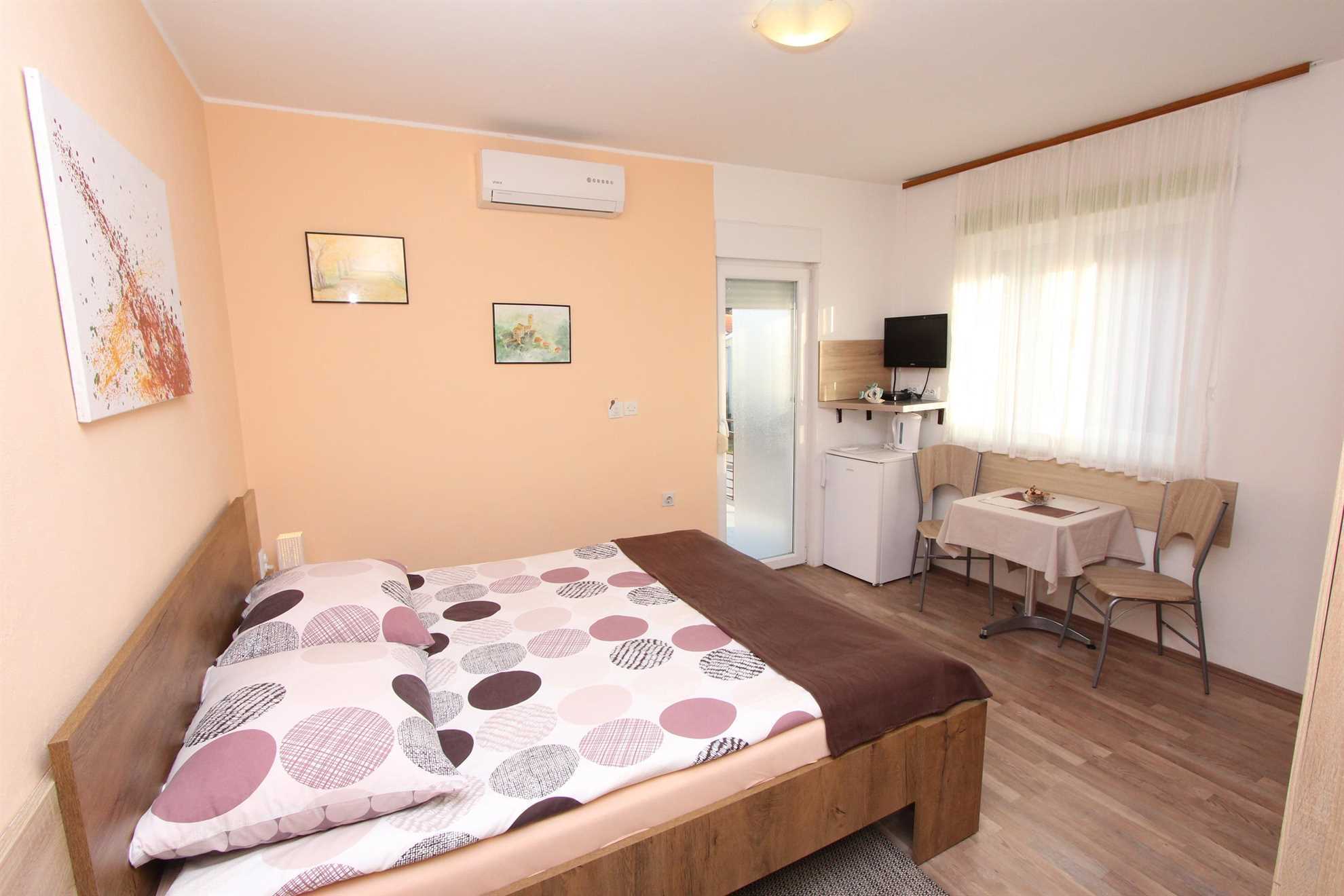 EVA Double Room with Kitchenette and Sea View 1