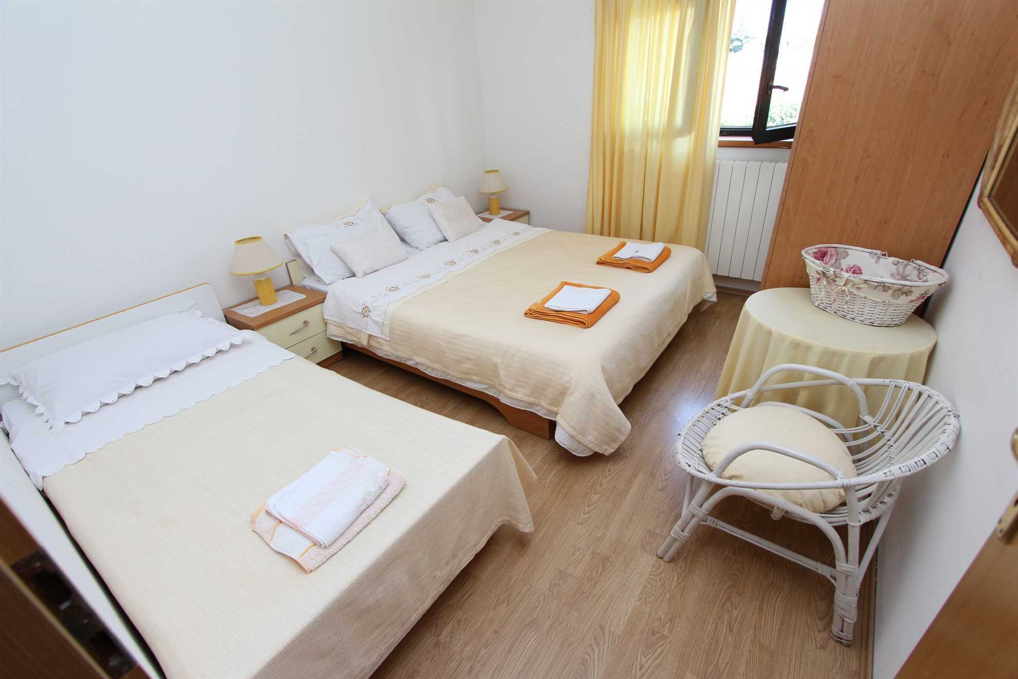 MILENA Ferienwohnung mit 1 Schlafzimmer mit Balkon (A3+2)