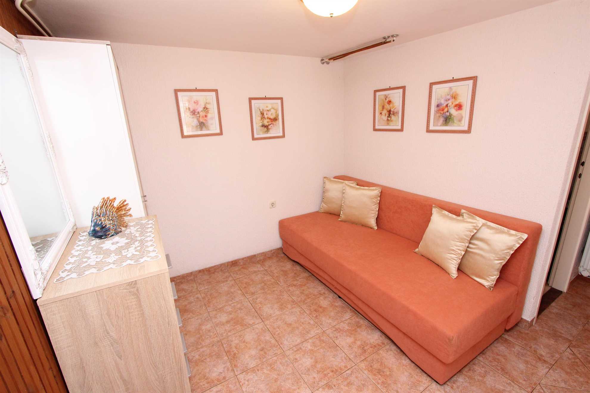 LUCU Two-Bedroom Apartment (manji)