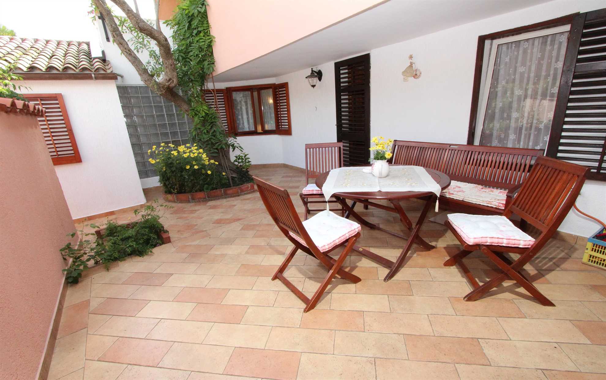 LUCU Two-Bedroom Apartment (manji)