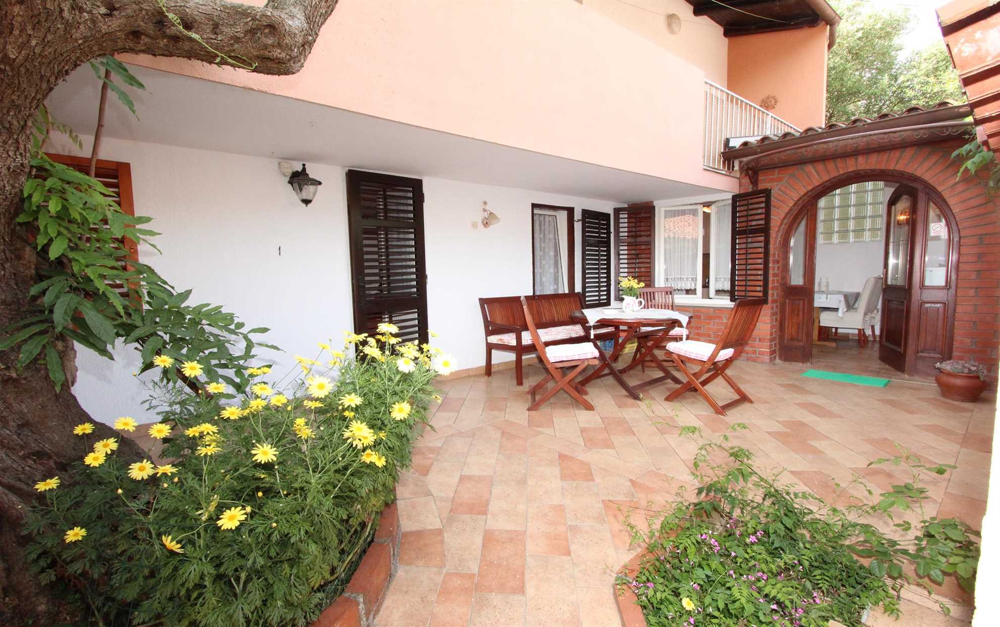 LUCU Two-Bedroom Apartment (manji)