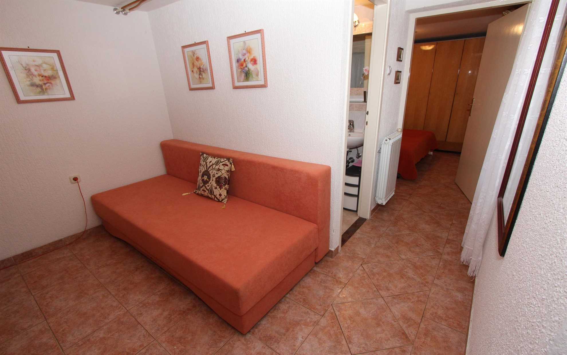 LUCU Two-Bedroom Apartment (manji)