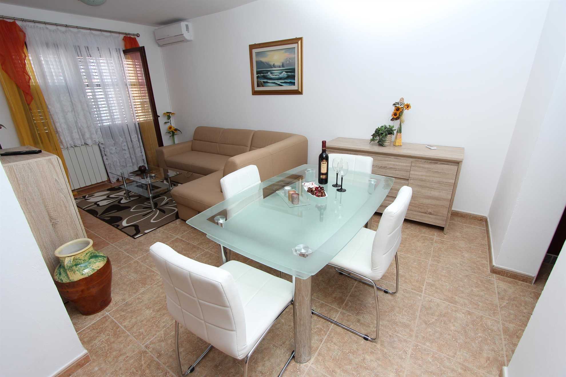 NOELLA MIA One-Bedroom Apartment