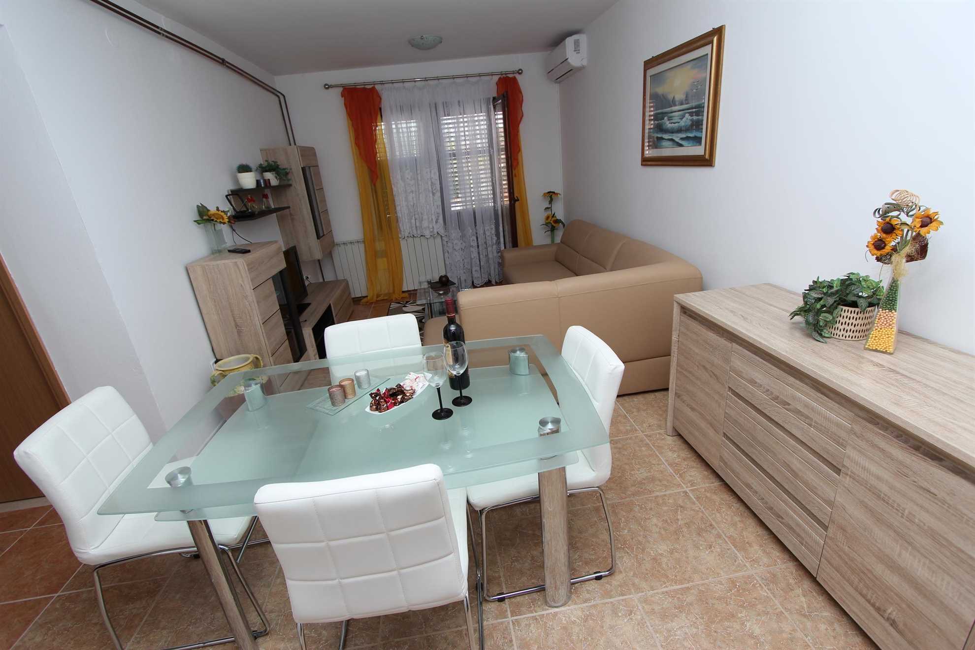 NOELLA MIA One-Bedroom Apartment