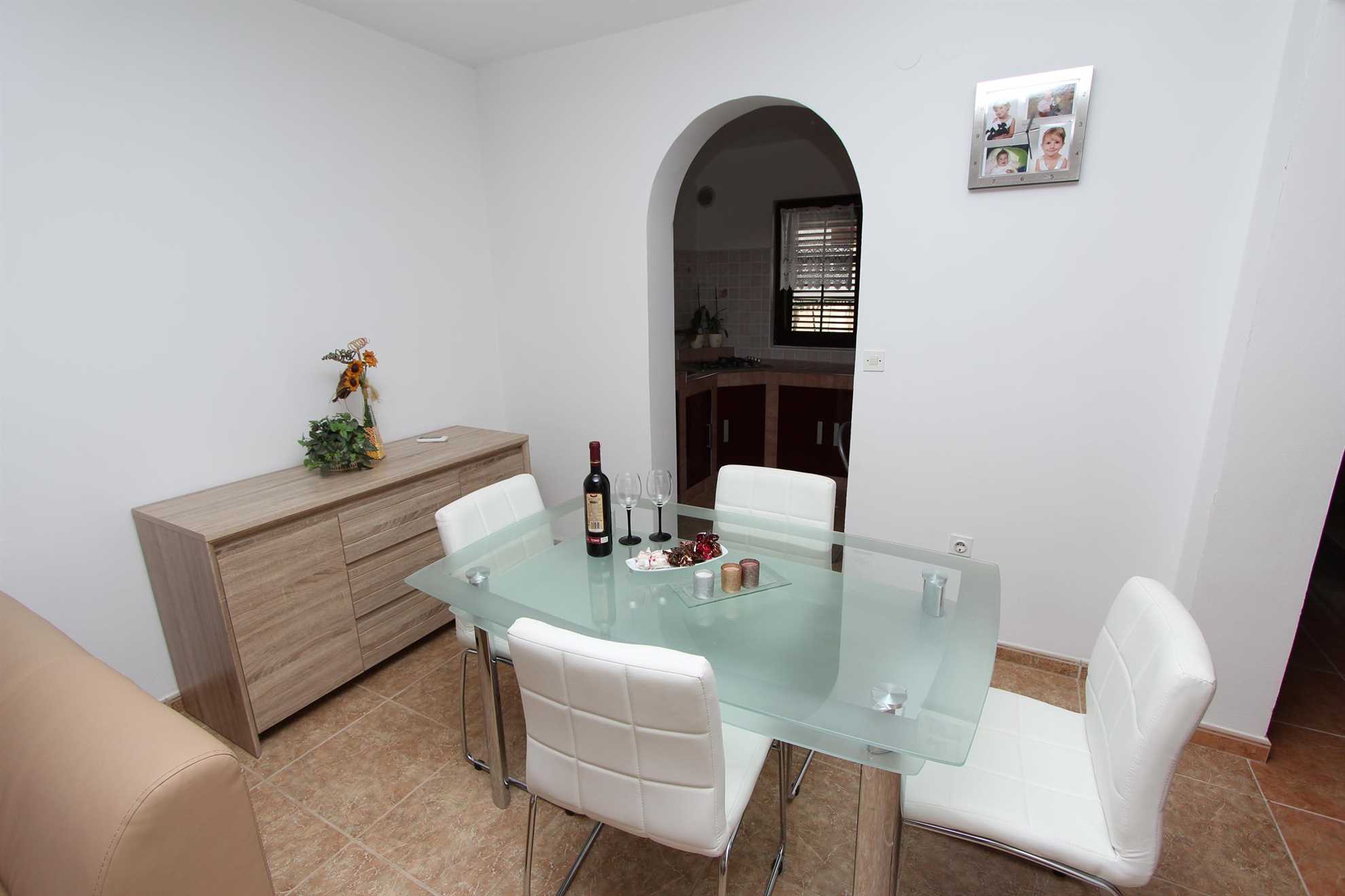 NOELLA MIA One-Bedroom Apartment