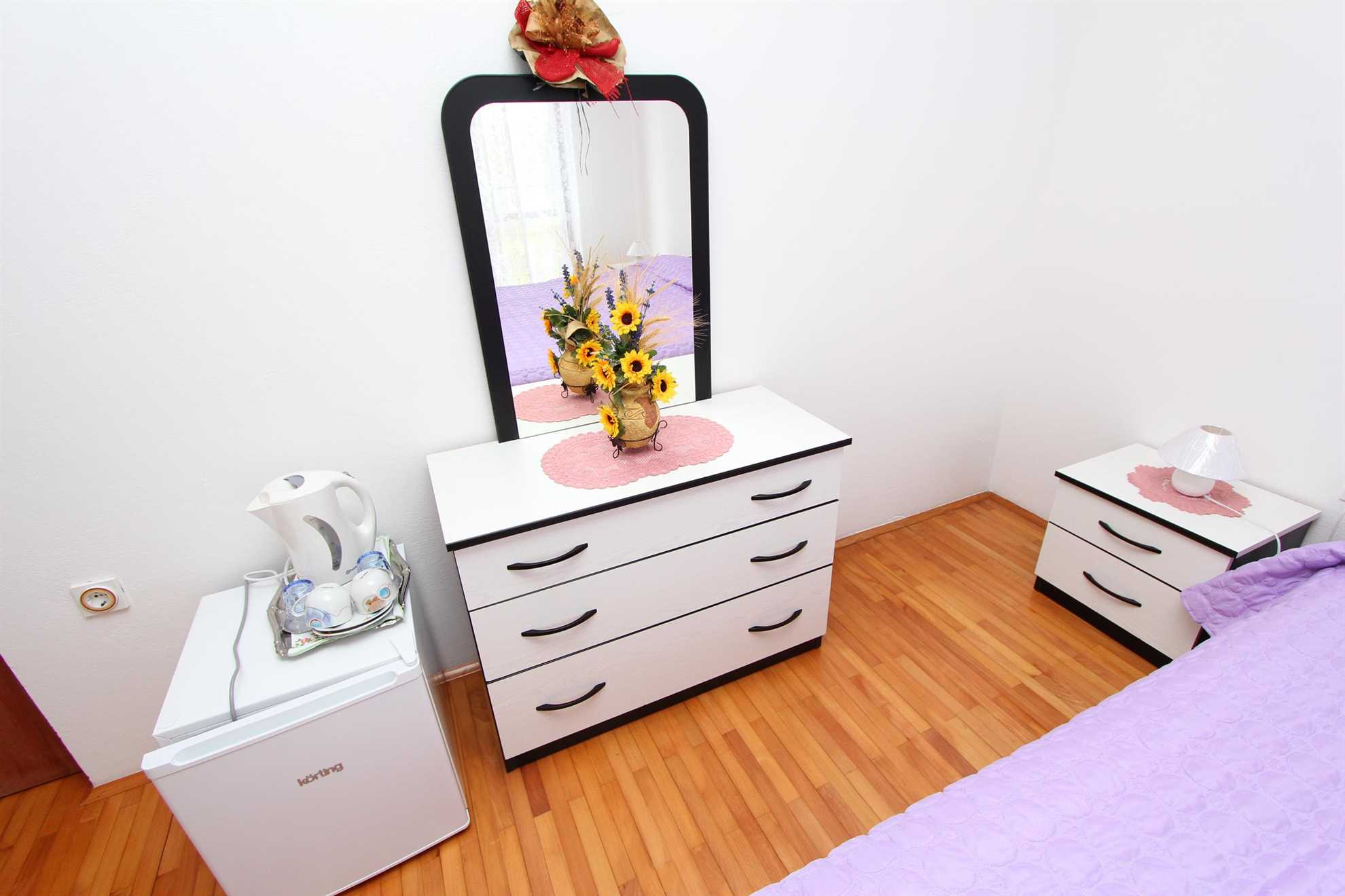 SANJA Double Room with shared bathroom 2 (bijela soba)