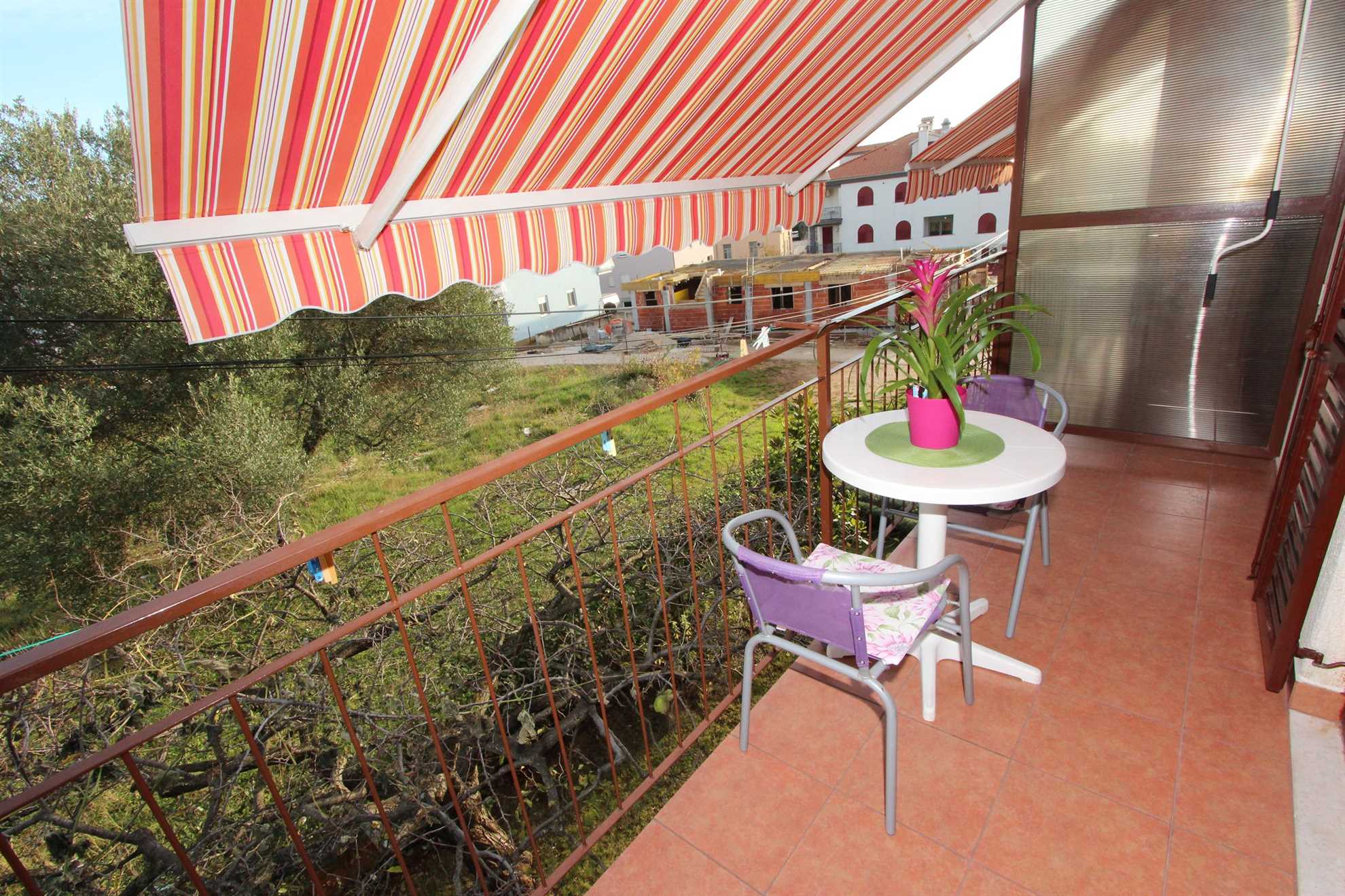 SANJA Double Room with shared bathroom 2 (bijela soba)