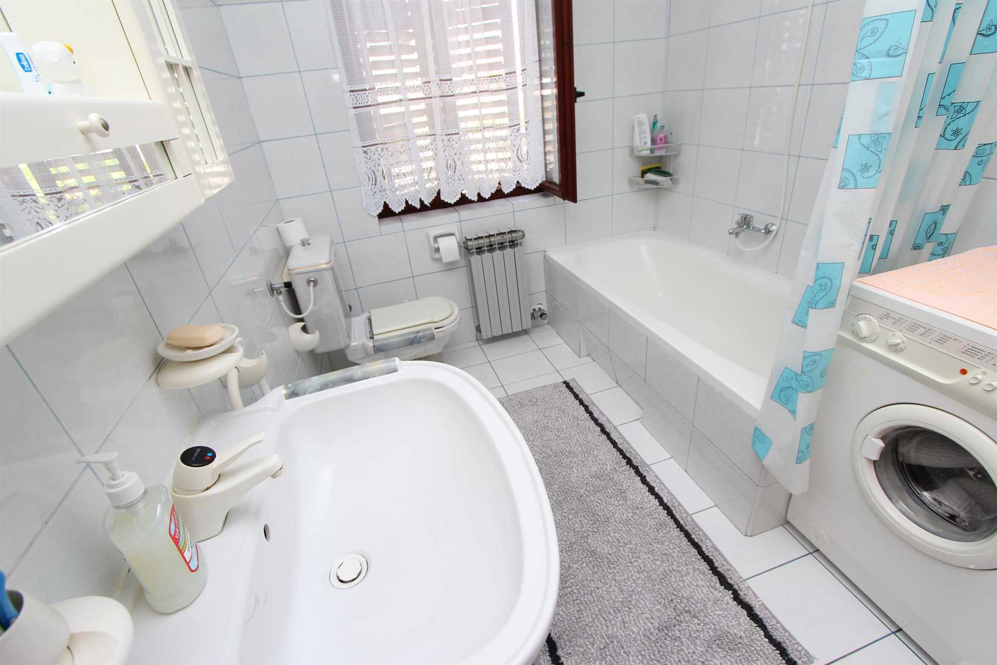 SANJA Double Room with shared bathroom 2 (bijela soba)