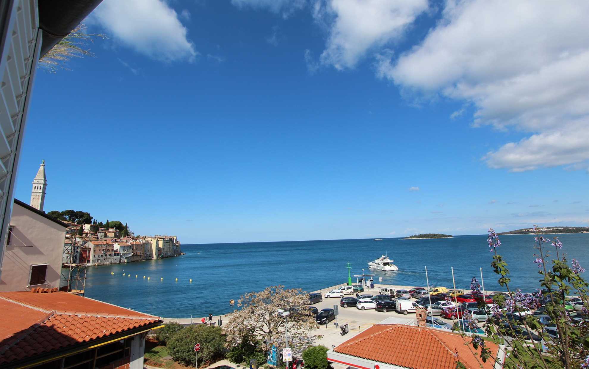 EL CORSARO 2 One-Bedroom Apartment with Sea View