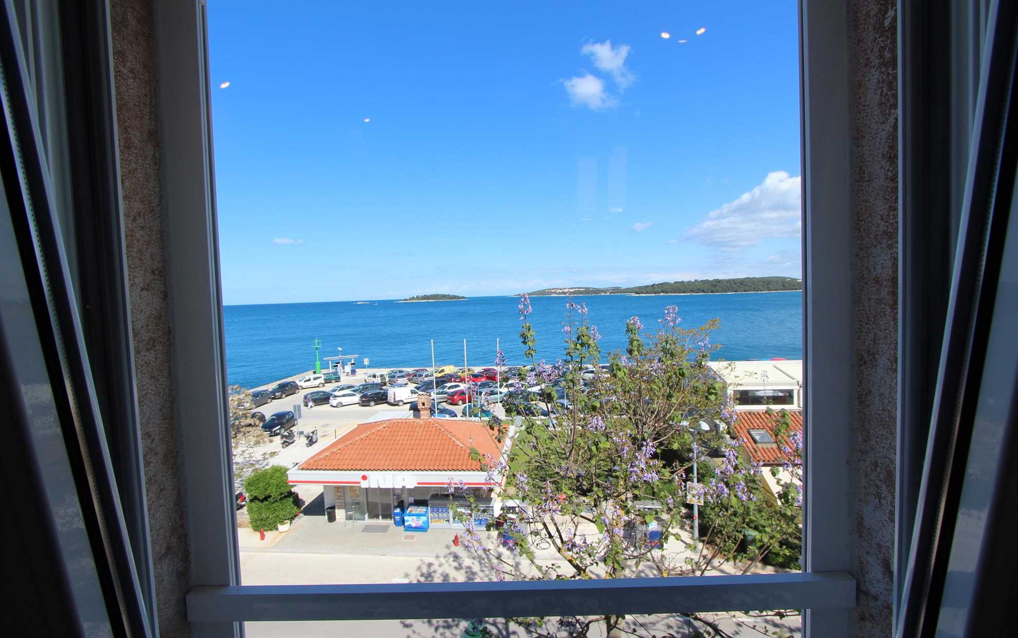 EL CORSARO 2 One-Bedroom Apartment with Sea View