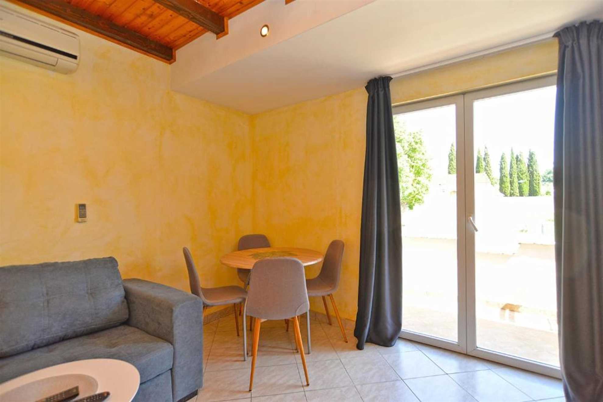 MARO Apartman sa 1 Spavaćom Sobom s Balkonom 2