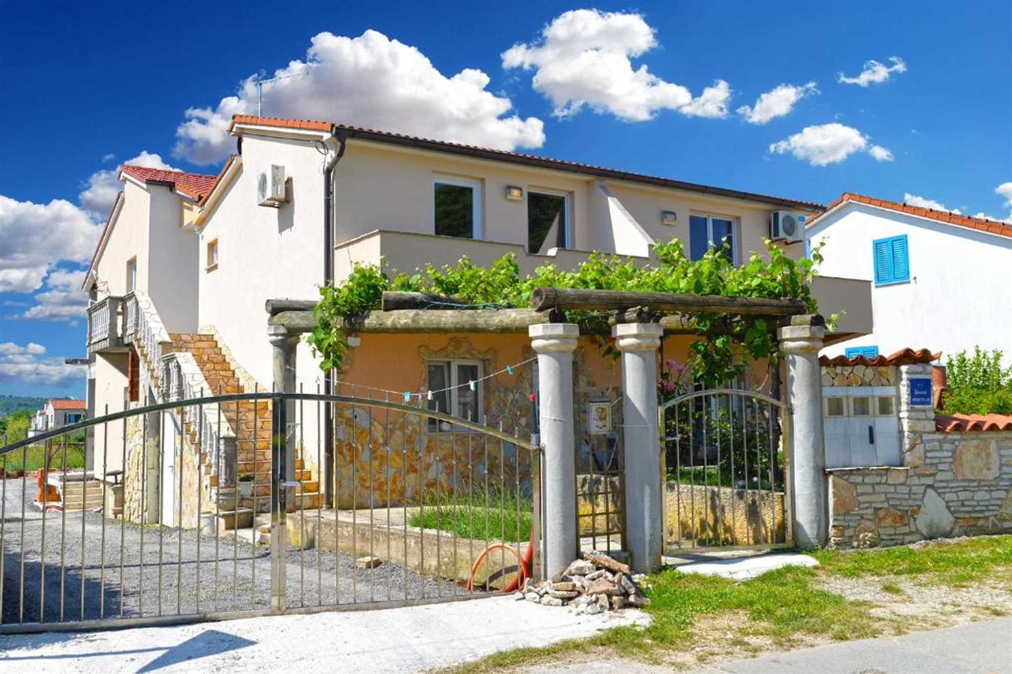 MARO Apartman sa 1 Spavaćom Sobom s Balkonom 2