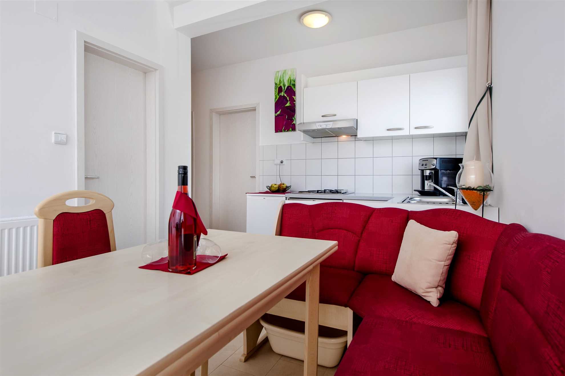MARKO Apartman sa 2 Spavaće Sobe s Balkonom 2