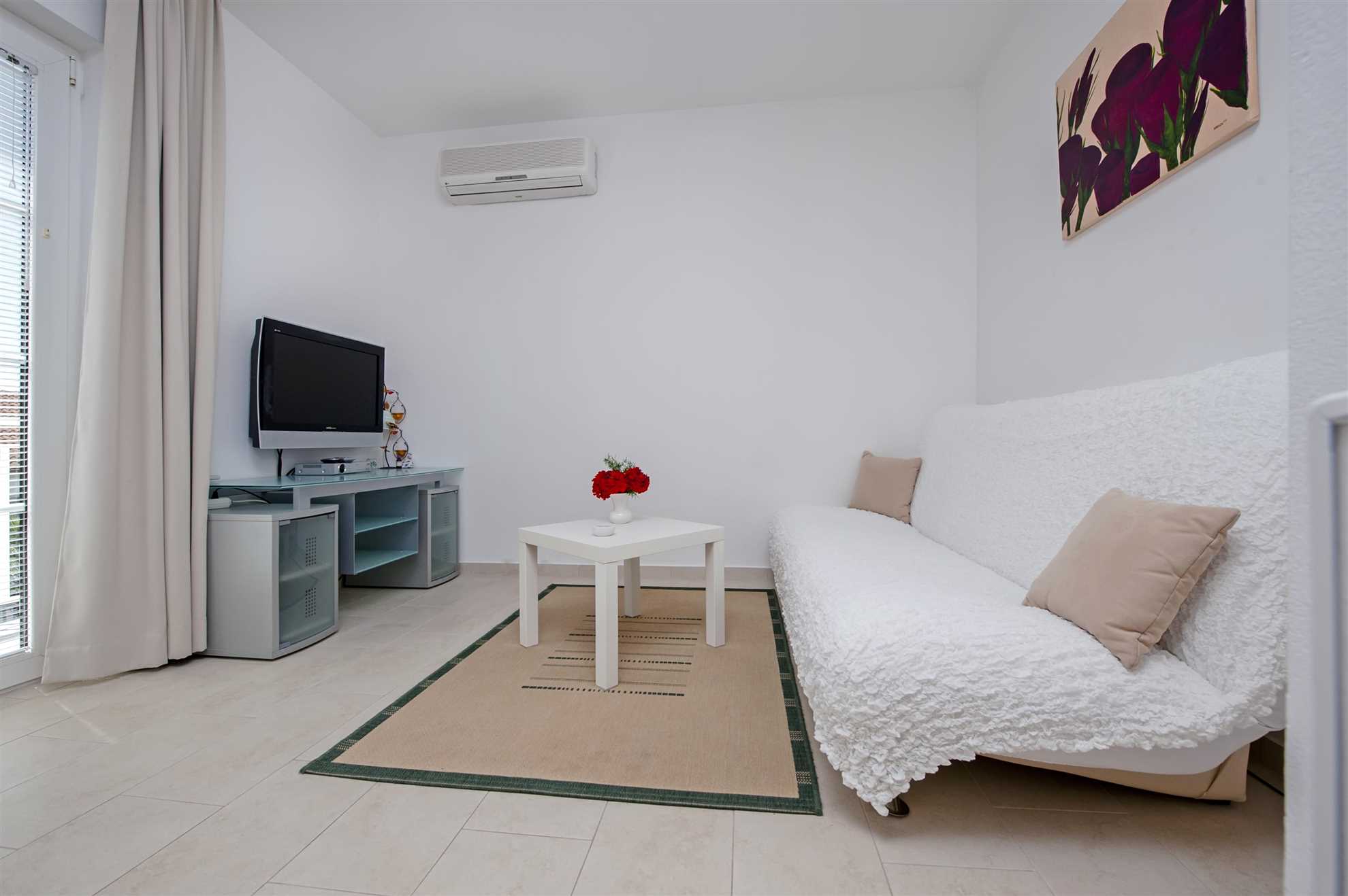 MARKO Apartman sa 2 Spavaće Sobe s Balkonom 2