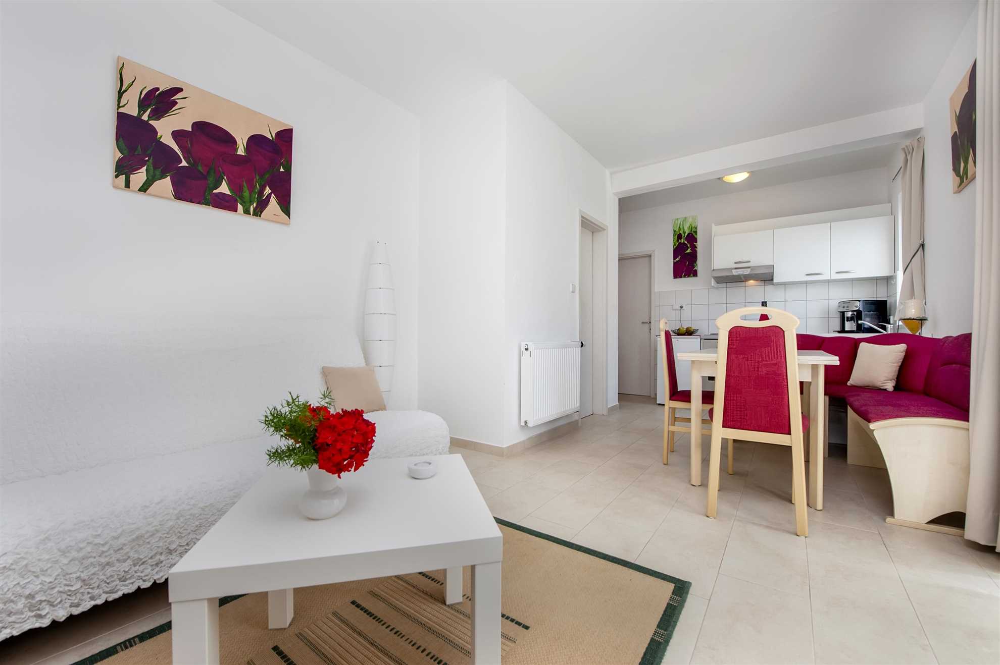 MARKO Apartman sa 2 Spavaće Sobe s Balkonom 2