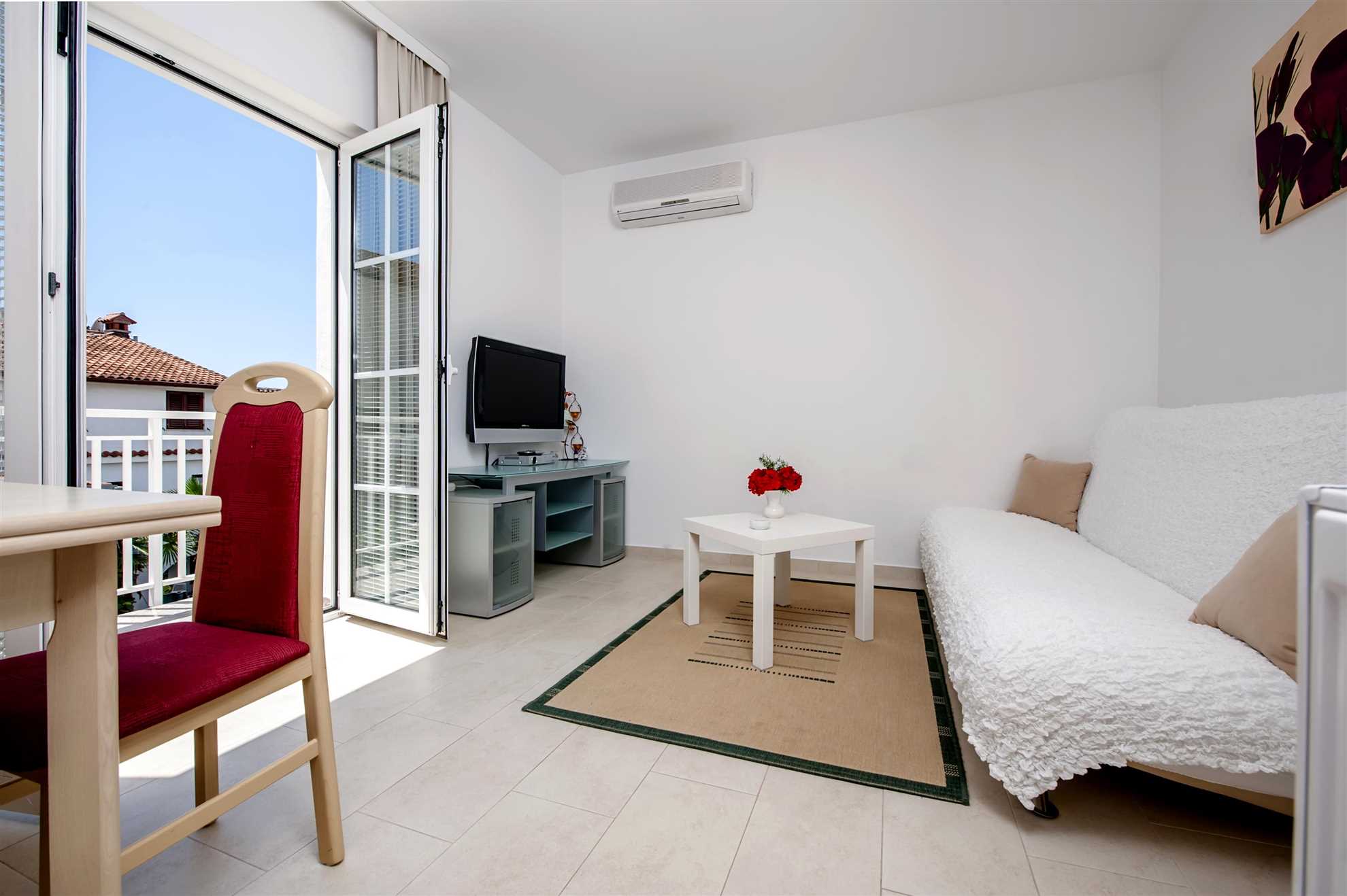 MARKO Apartman sa 2 Spavaće Sobe s Balkonom 2