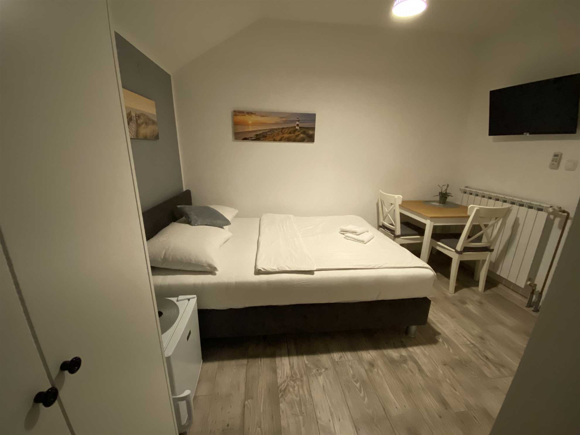 Room 2 - one-bed room