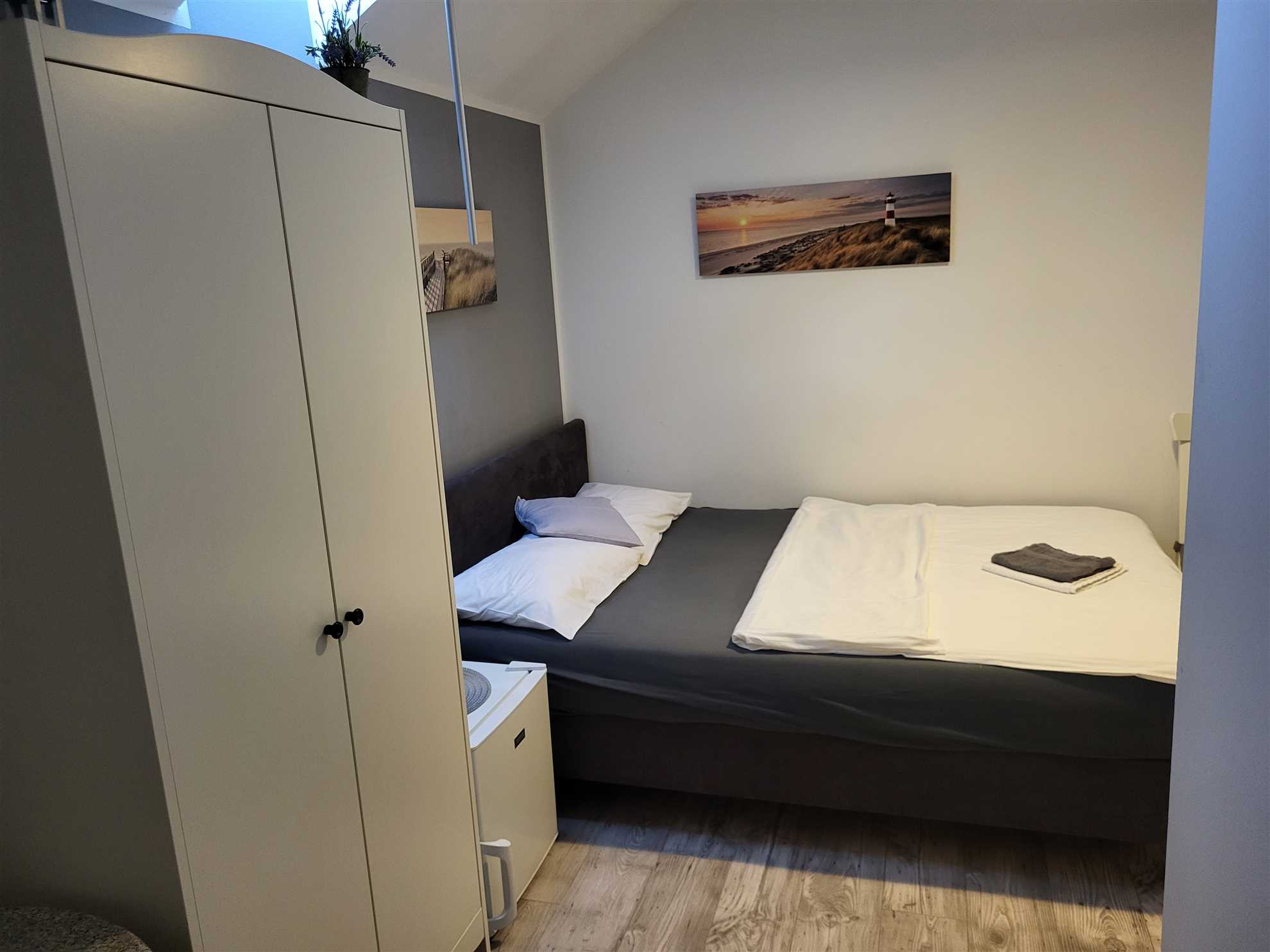 Room 2 - one-bed room