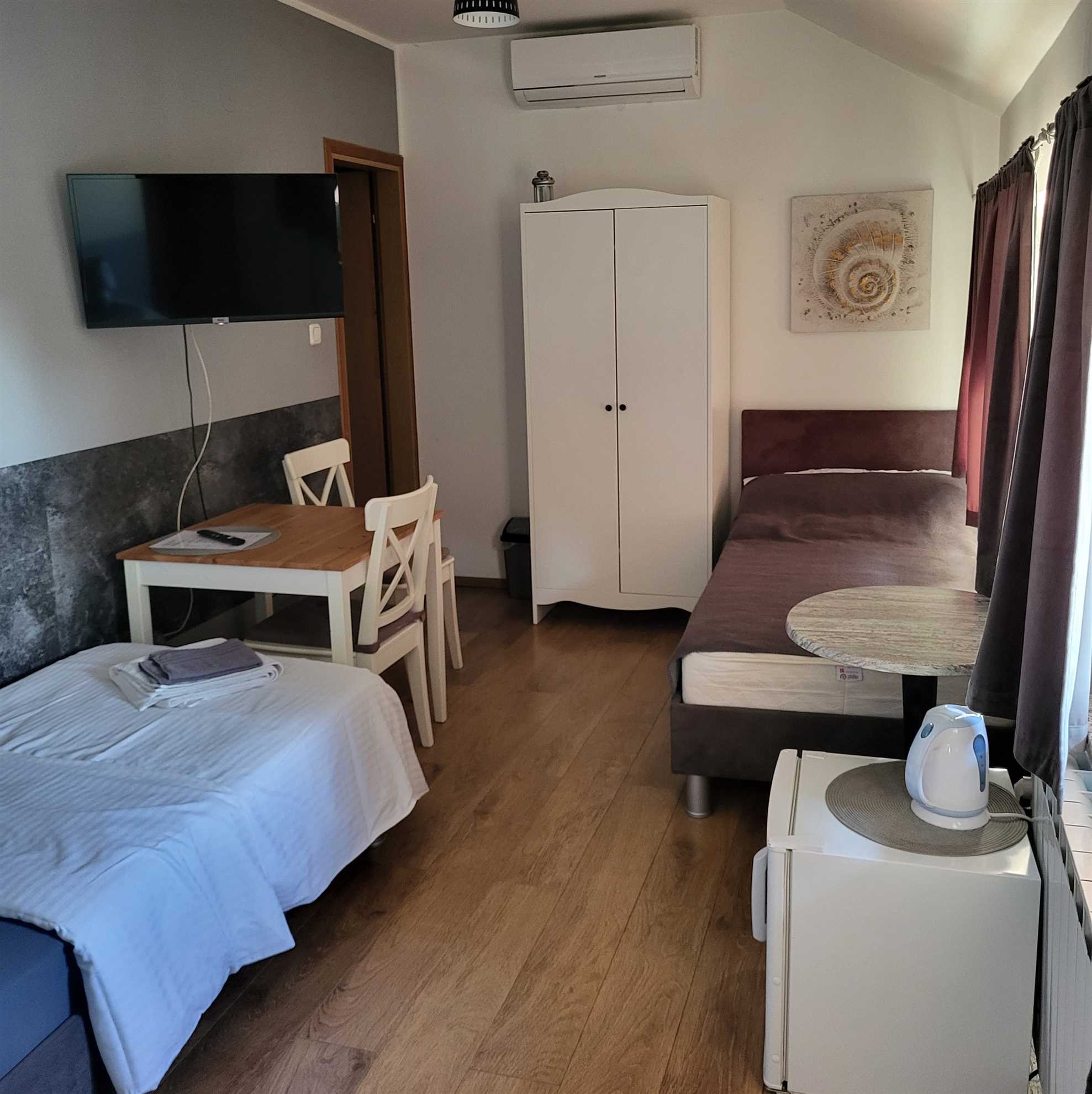 Room 4 - room with two beds