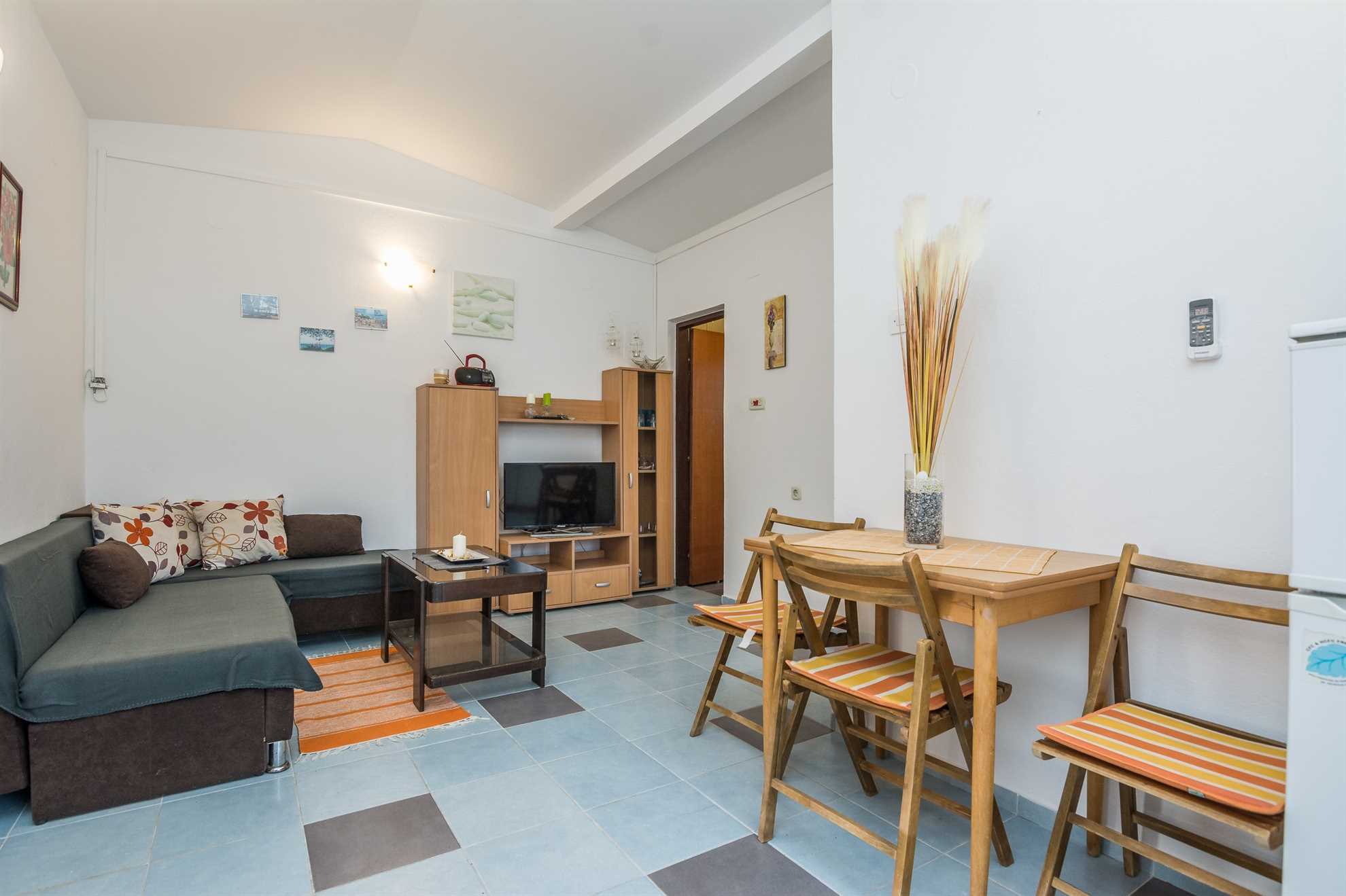 Fully equipped apartment for 4-5 persons | 800 m from the beach