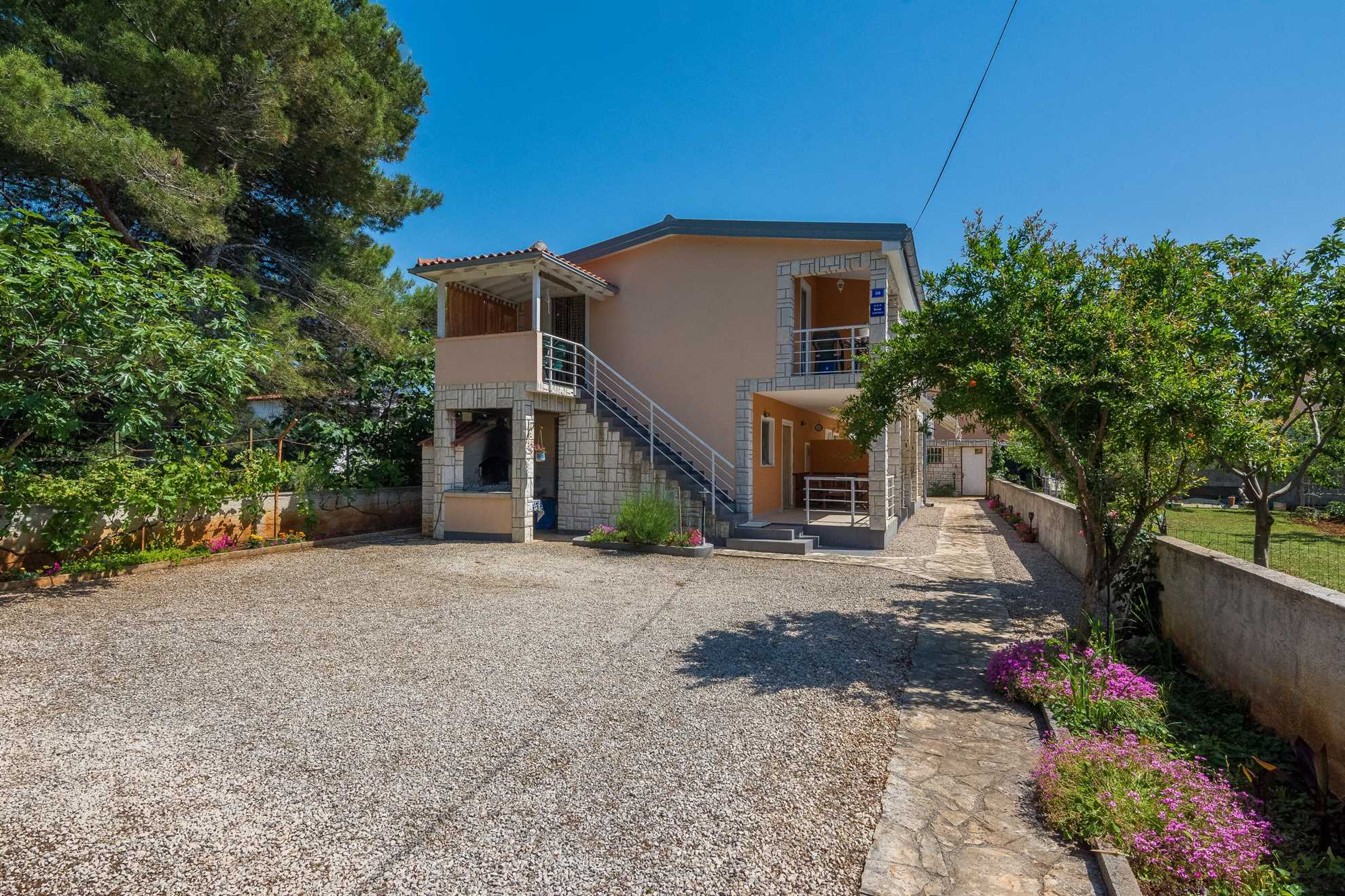 Fully equipped apartment for 4-5 persons | 800 m from the beach