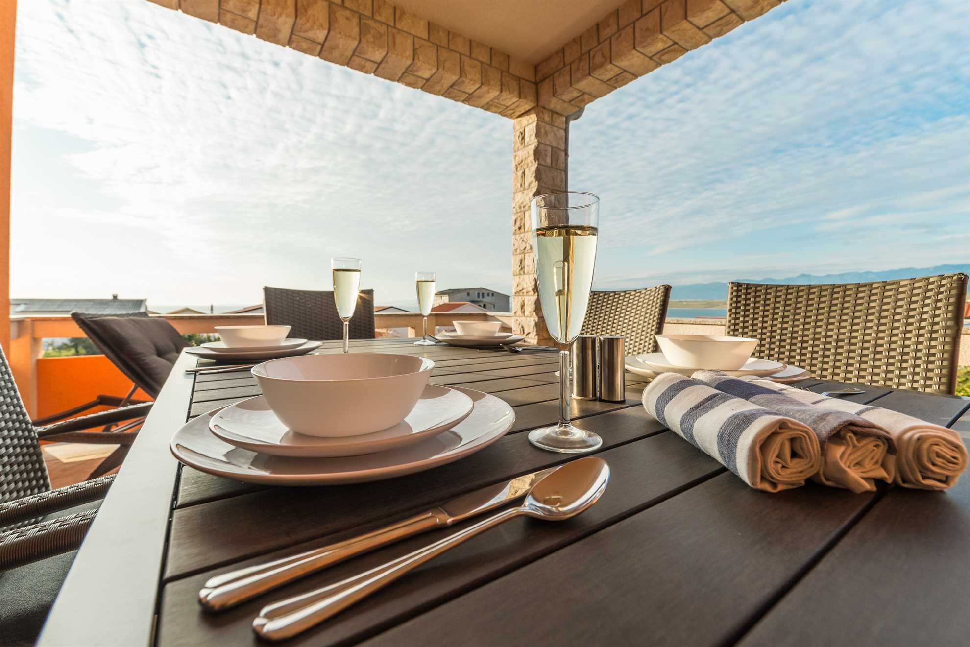 Air-conditioned holiday apartment | 4-6 persons | 80 meters from sea