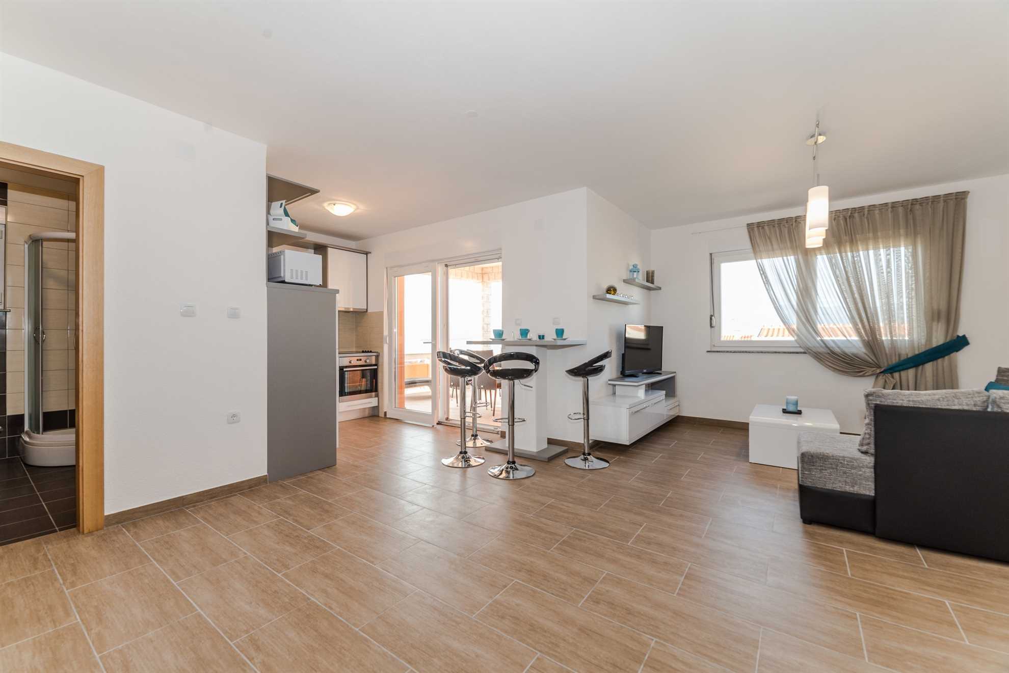 Air-conditioned holiday apartment | 4-6 persons | 80 meters from sea