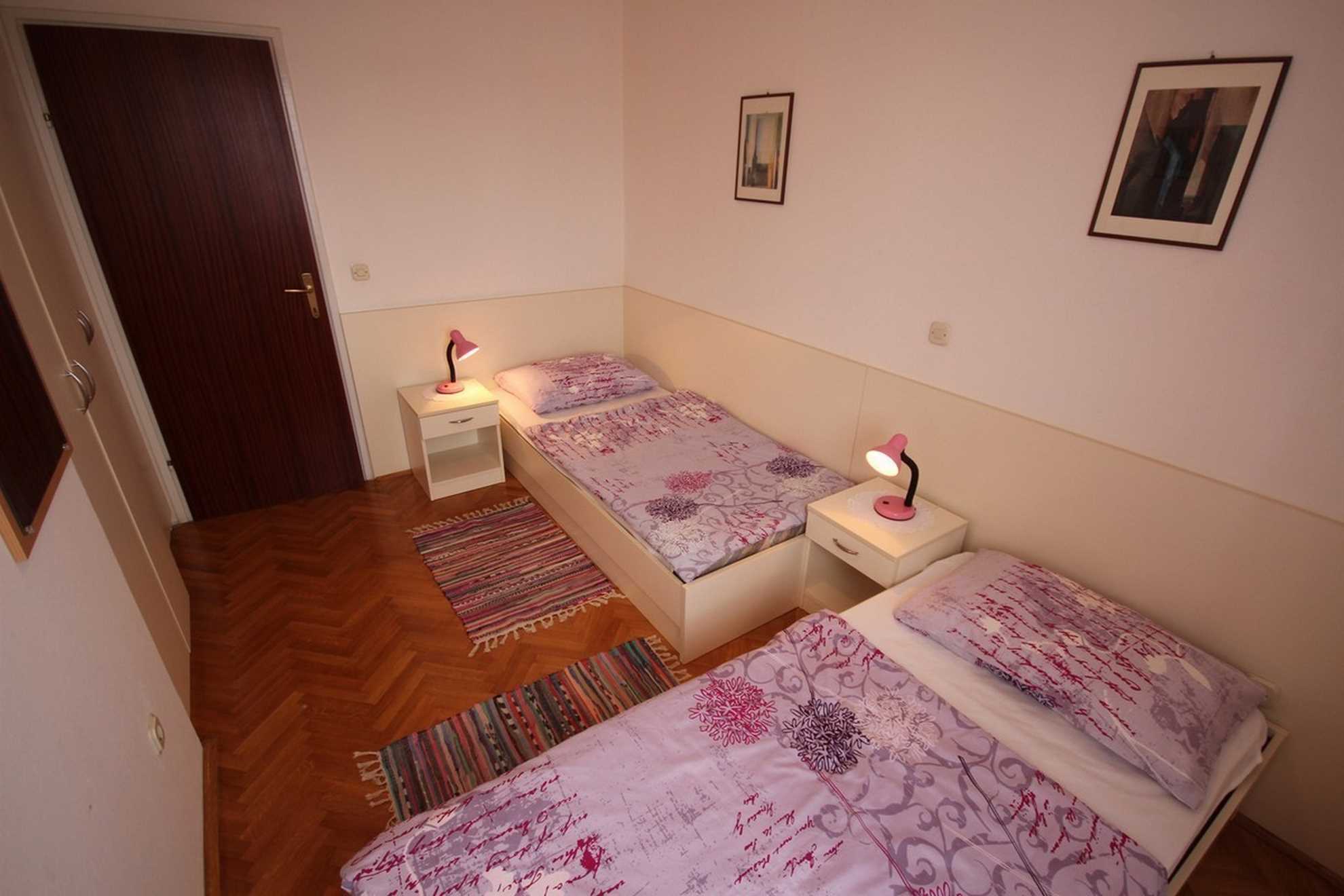 Apartment for 2-4 | island of Vir | 70m from beach