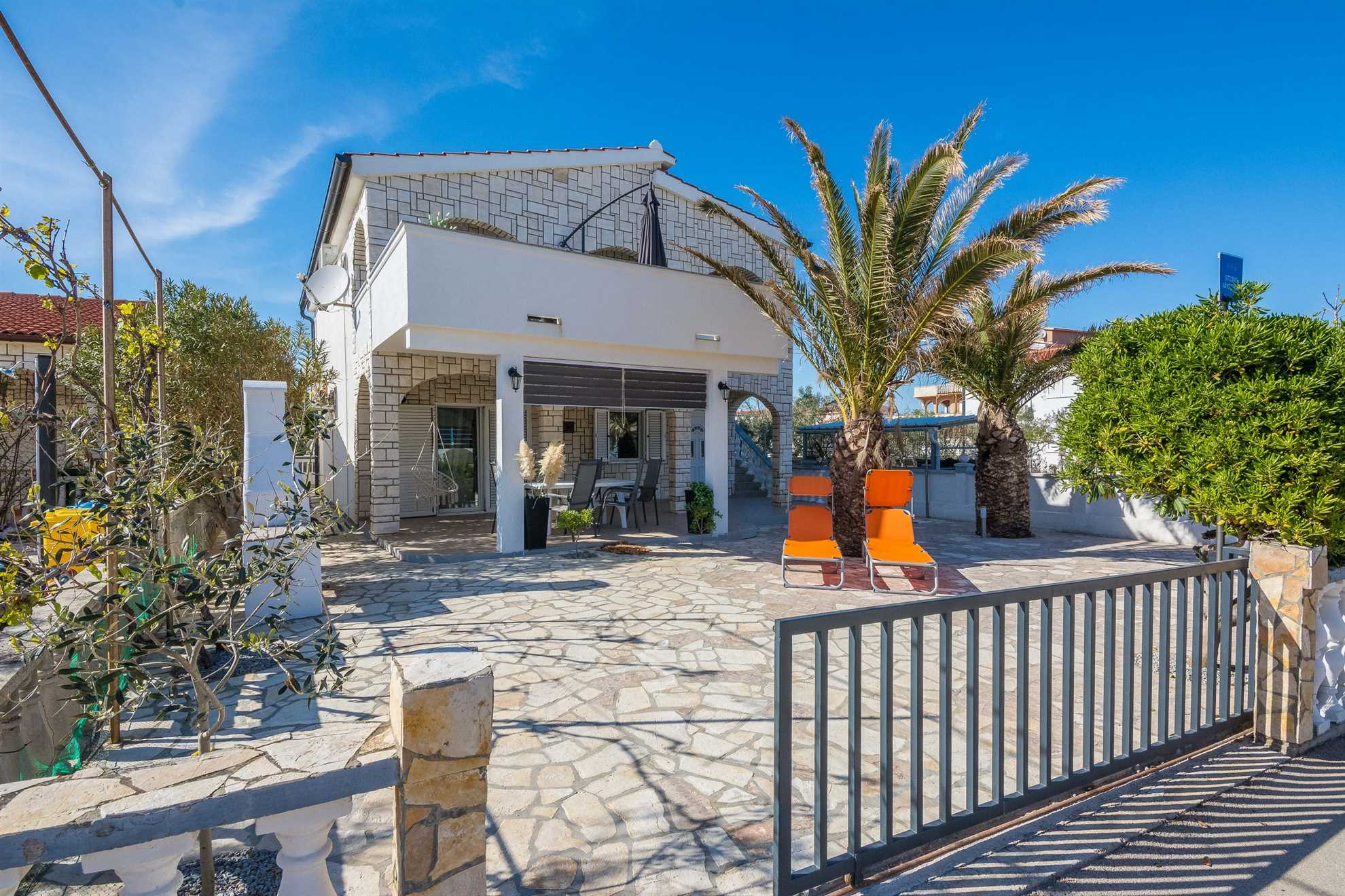 Studio Apartment | 2-3 pers | Air conditioning and satellite TV | 100m from the beach