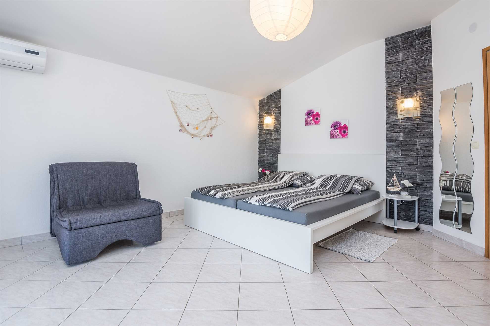 Studio Apartment | 2-3 pers | Air conditioning and satellite TV | 100m from the beach