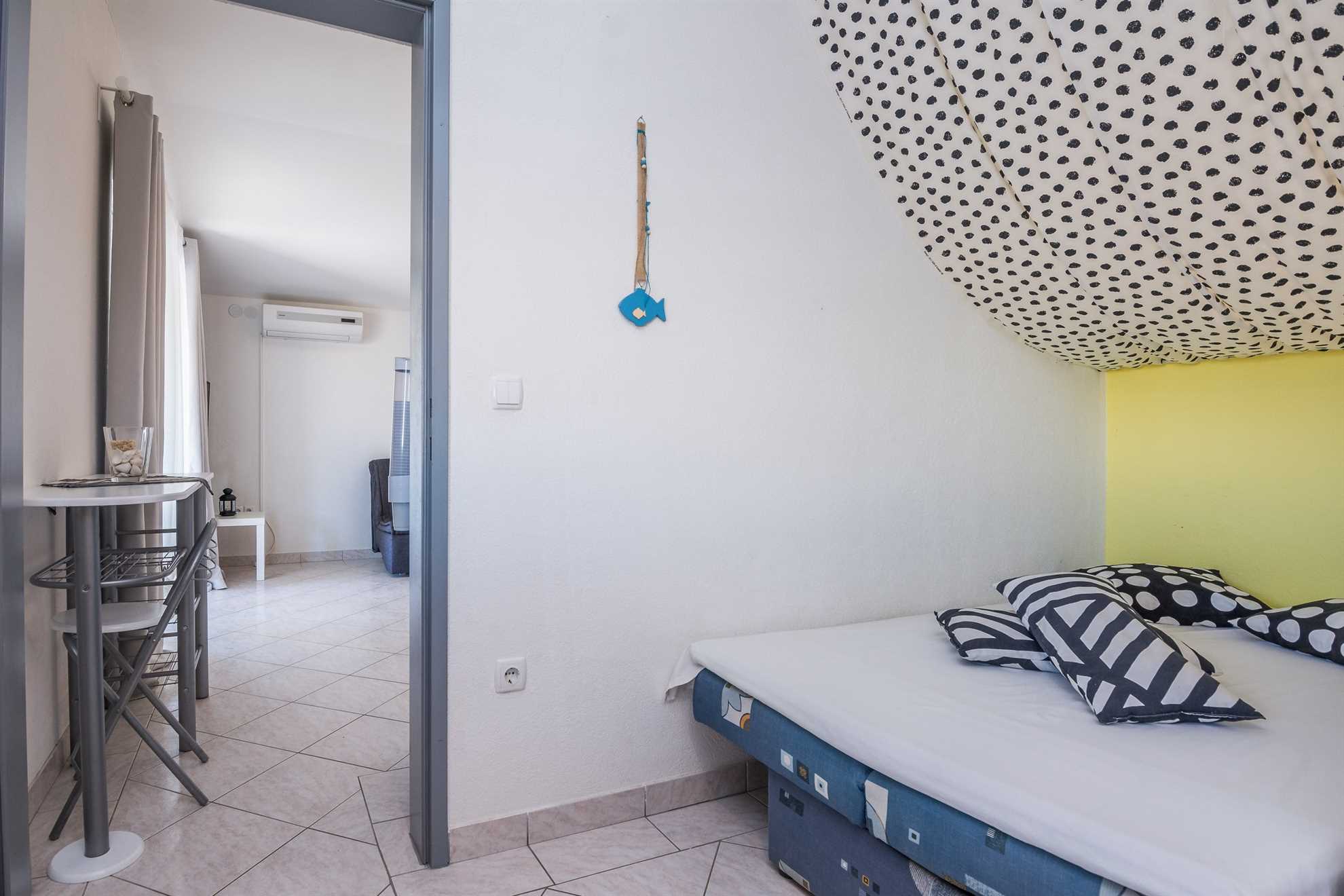 Studio Apartment | 2-3 pers | Air conditioning and satellite TV | 100m from the beach