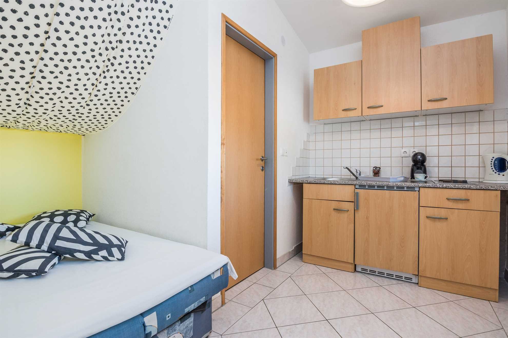 Studio Apartment | 2-3 pers | Air conditioning and satellite TV | 100m from the beach