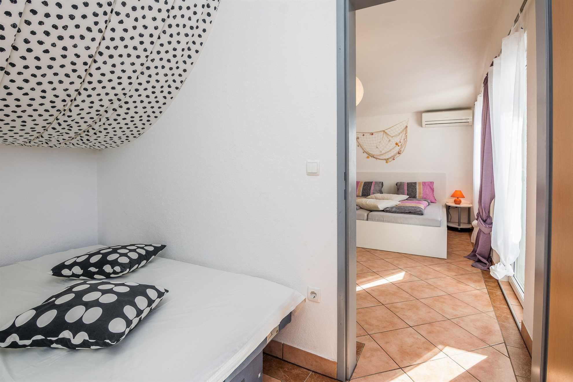 Studio Apartment | 2-3 pers. | 100m from the beach | Air conditioning, satellite TV